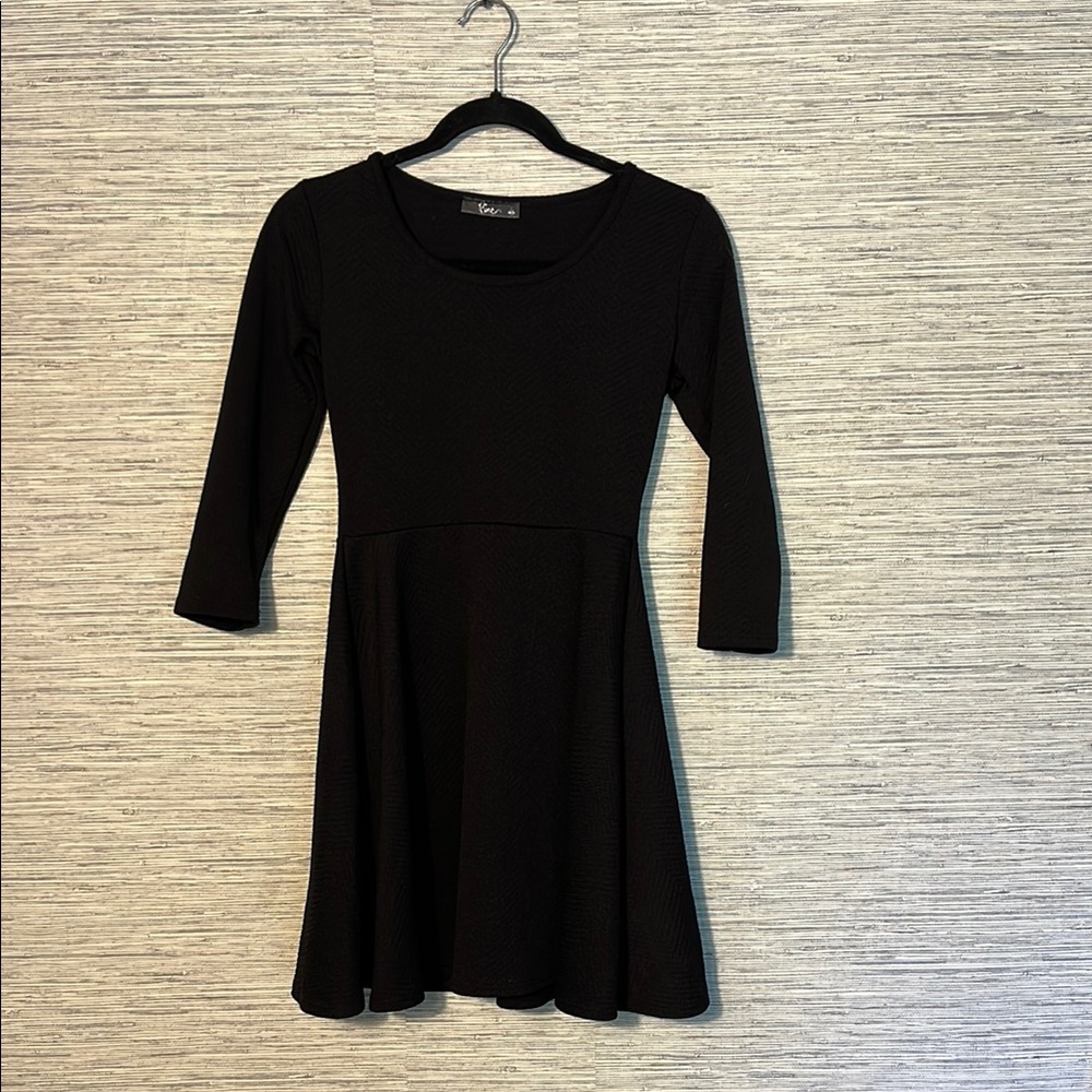 Classic Black Fit & Flare Dress – Scoop Neck, 3/4 Sleeves, Size M (673)